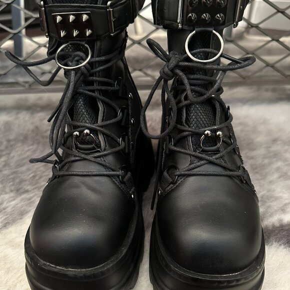 Demonia NWOT Shaker-60 Funky 4 1/2" Wedge Studded & Spiked Ankle Platform Boots - Picture 2 of 5